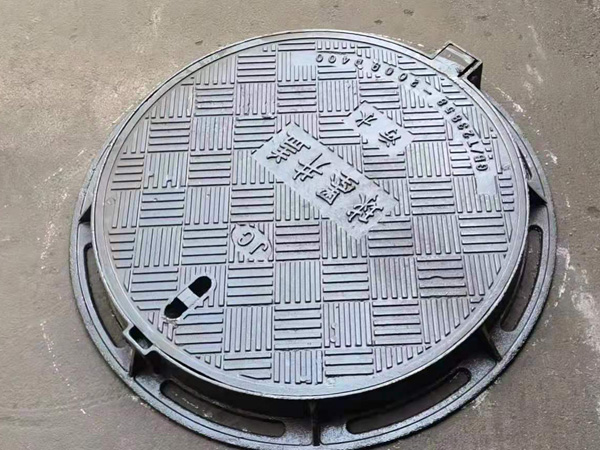 球墨鑄鐵井蓋怎么打開？